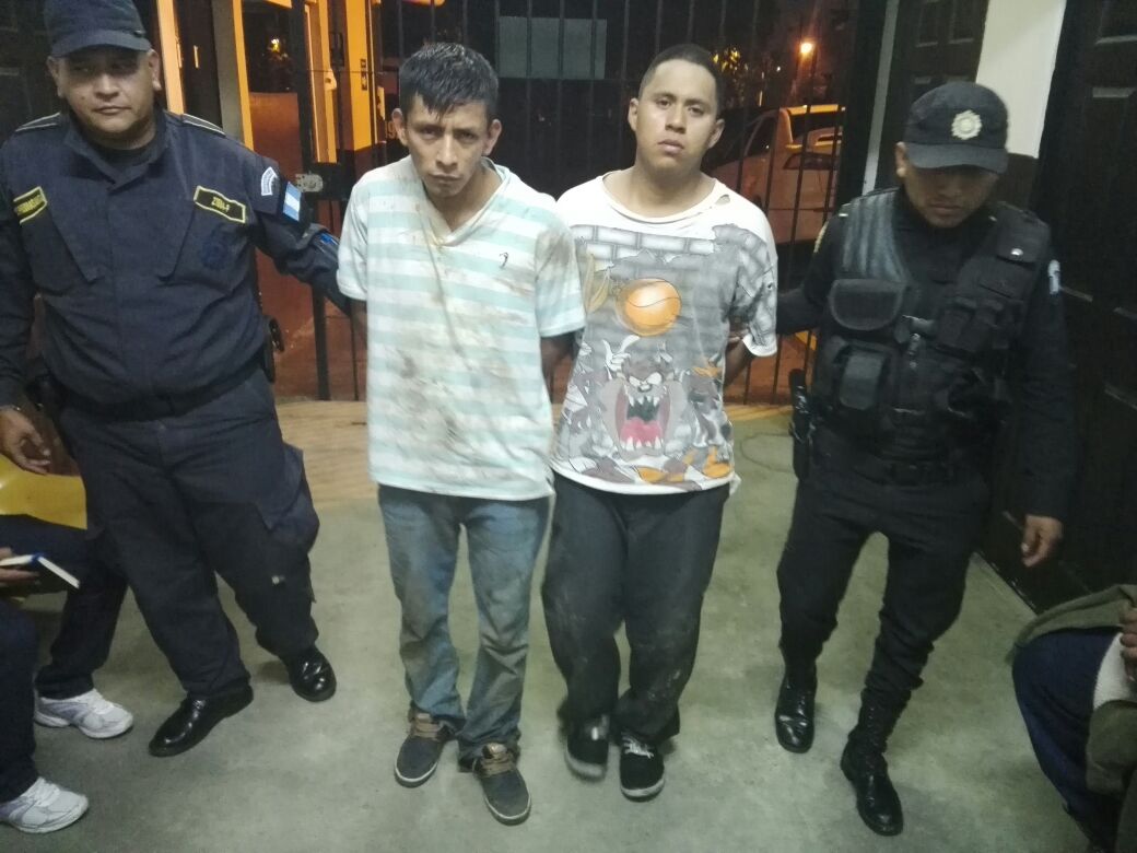 Capturan a dos pandilleros acusados de asesinato en colonia El Milagro, Mixco