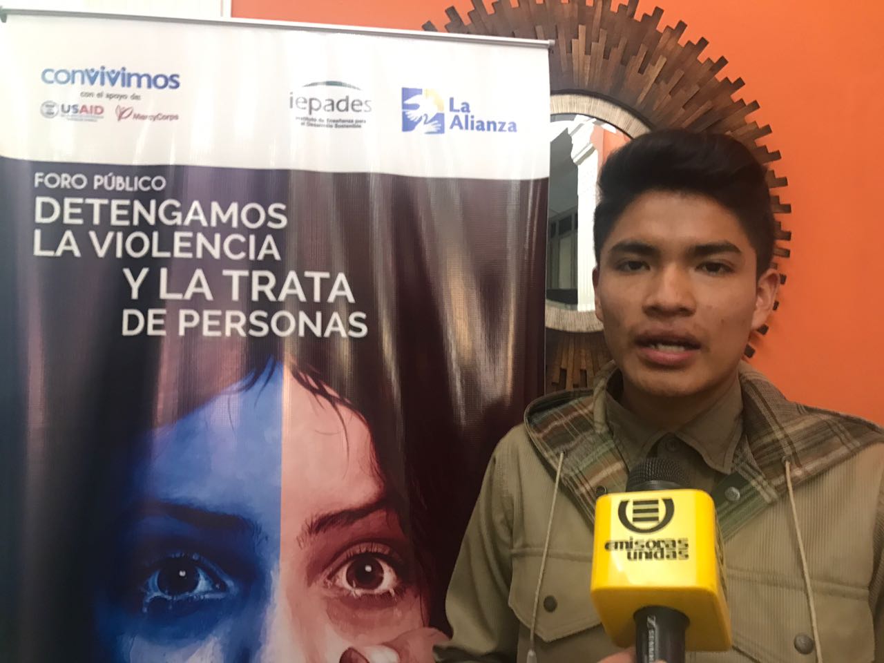 Jóvenes participan en foro contra la violencia y trata de personas