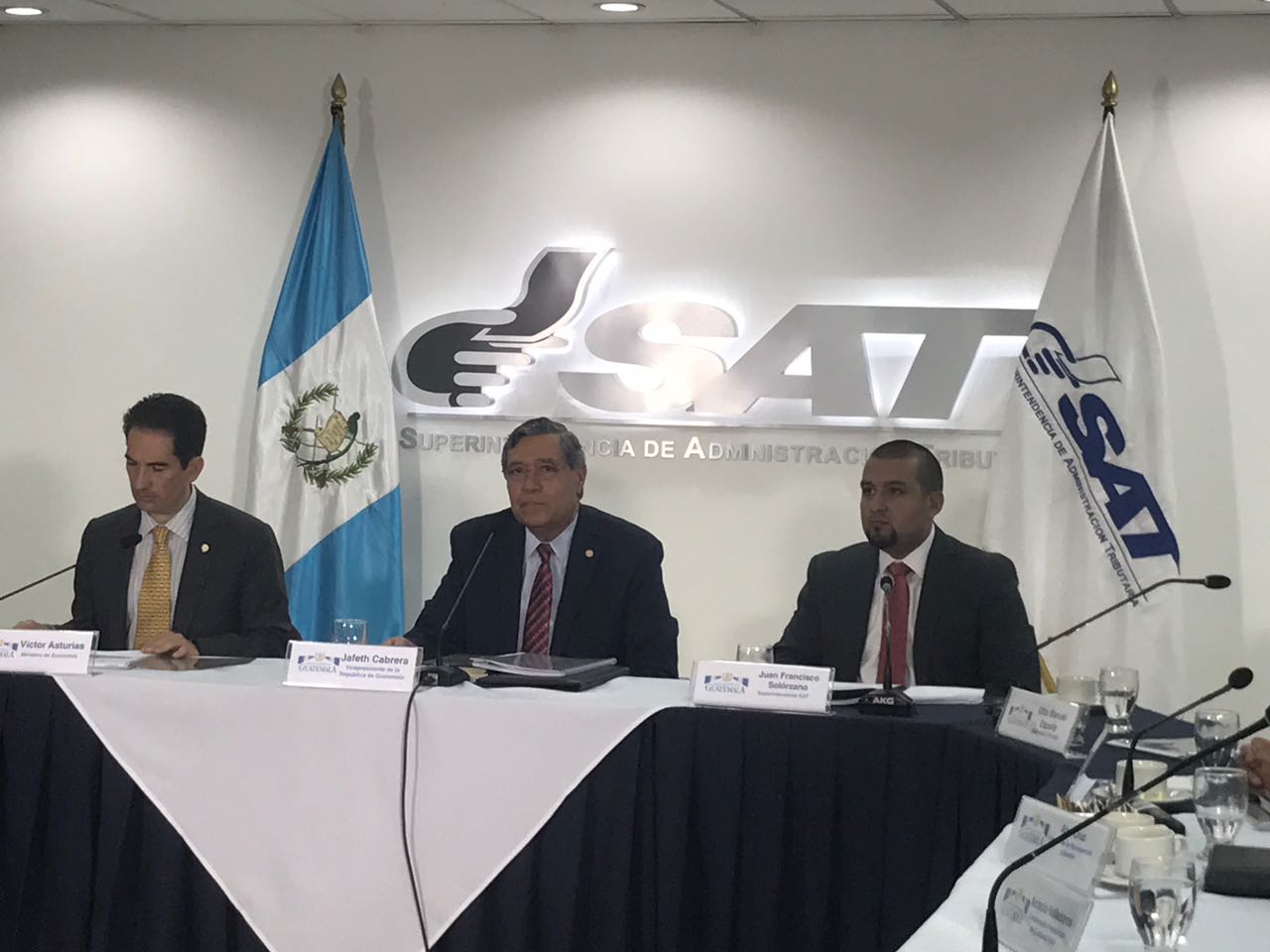 SAT presenta propuesta para combatir la defraudación y el contrabando