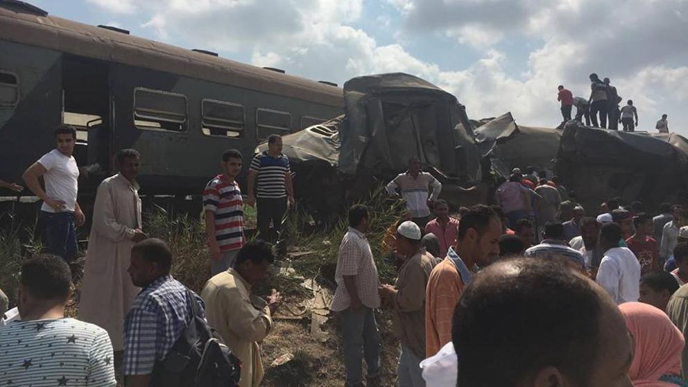 Al menos 36 muertos en un choque de trenes en Egipto