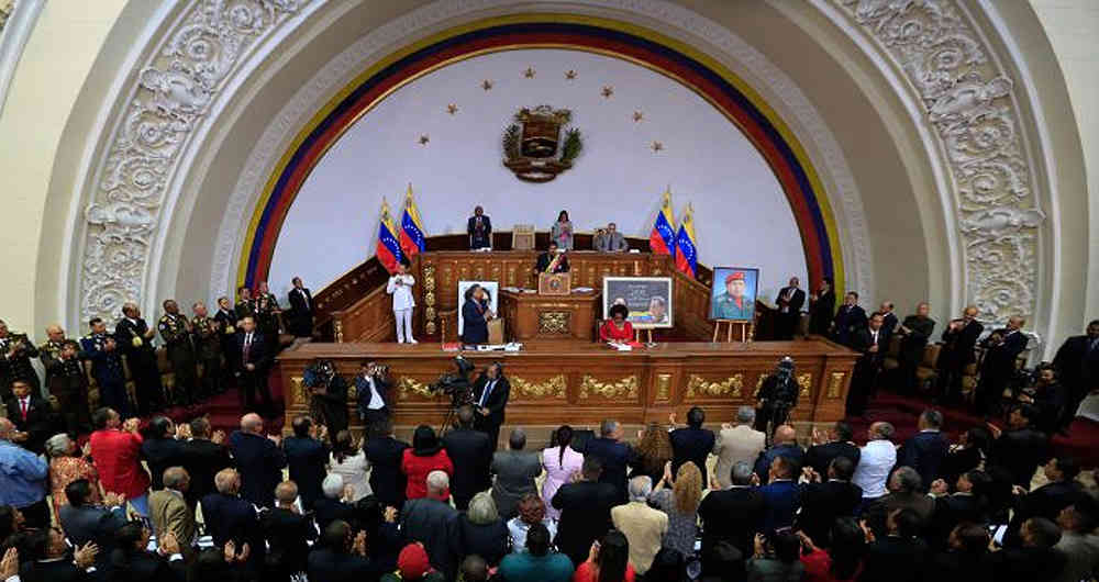 Constituyente asume competencias del Parlamento opositor en Venezuela