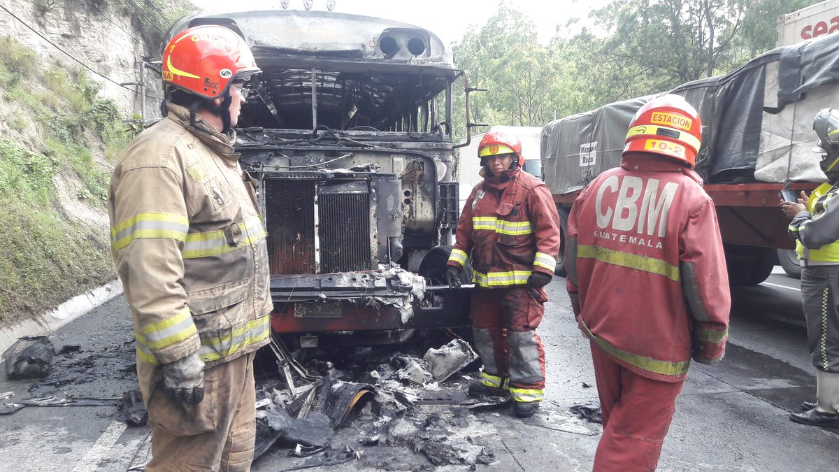 Bus se incendia en ruta al Pacífico; no hay víctimas   