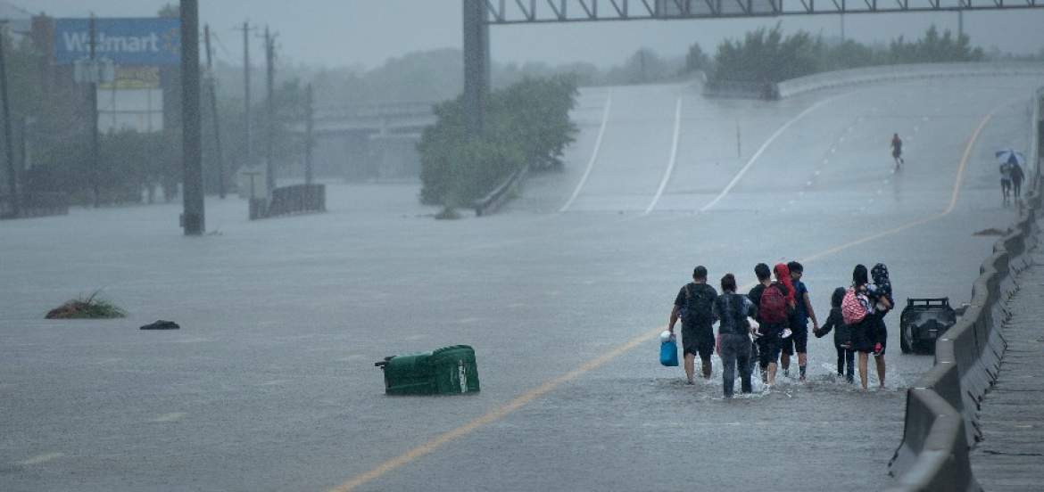 EEUU: se esperan unos 30.000 refugiados tras huracán Harvey