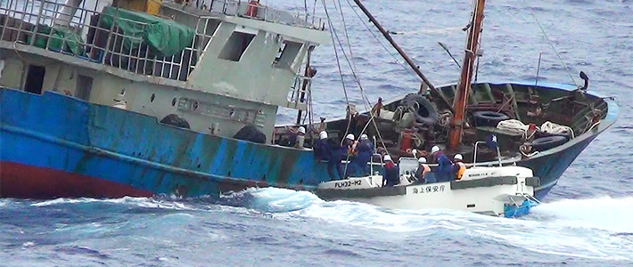 Japón vigila sus corales por sospechas de pesca ilegal china