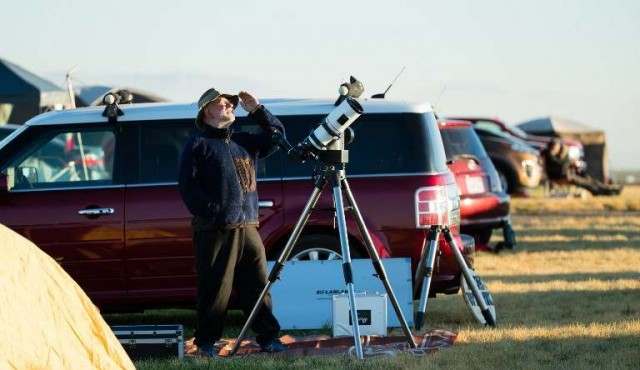 Los cazadores de eclipses, adictos a la sombra de la Luna