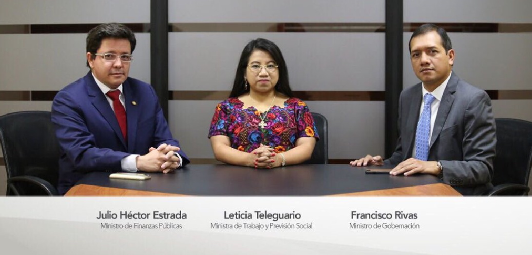 Renuncian tres ministros de Estado por la “crisis política”