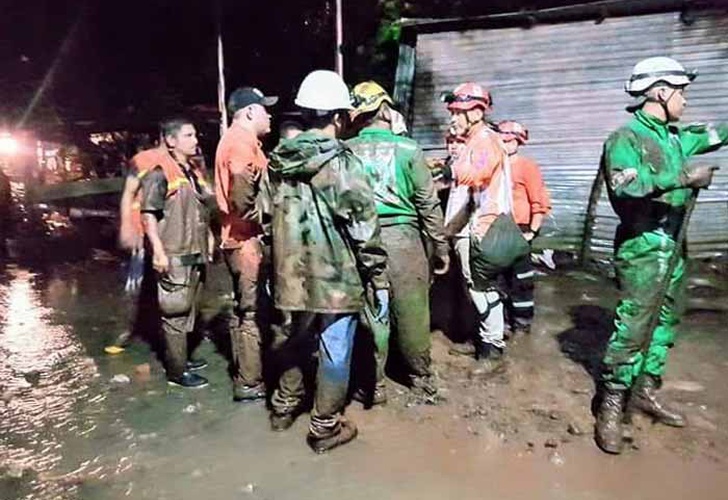 Cuatro miembros de una familia mueren soterrados en El Salvador