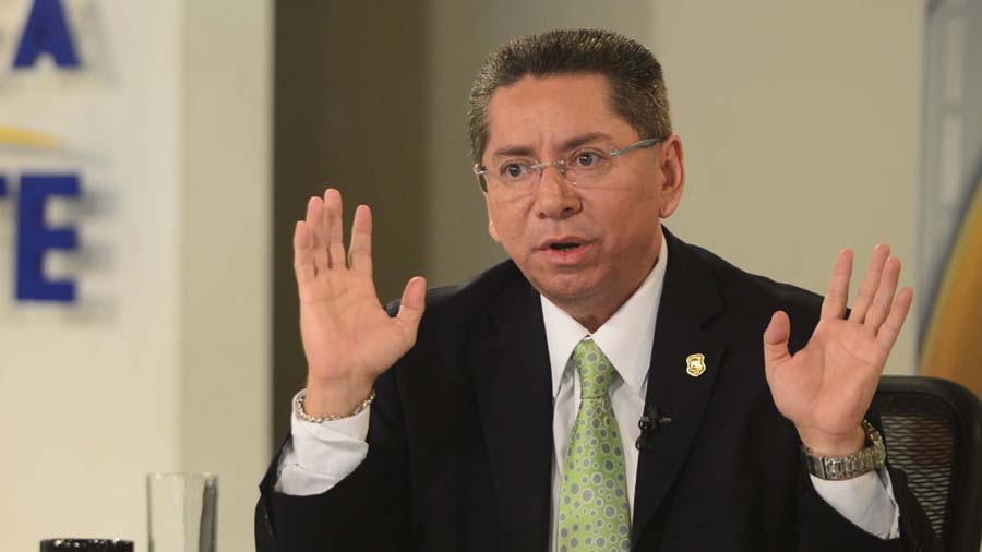 Fiscal general de El Salvador denuncia amenazas a muerte