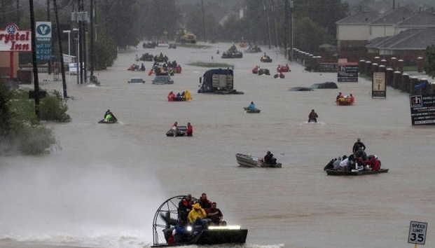 Gobernador de Texas pide ayuda para la reconstrucción tras Harvey