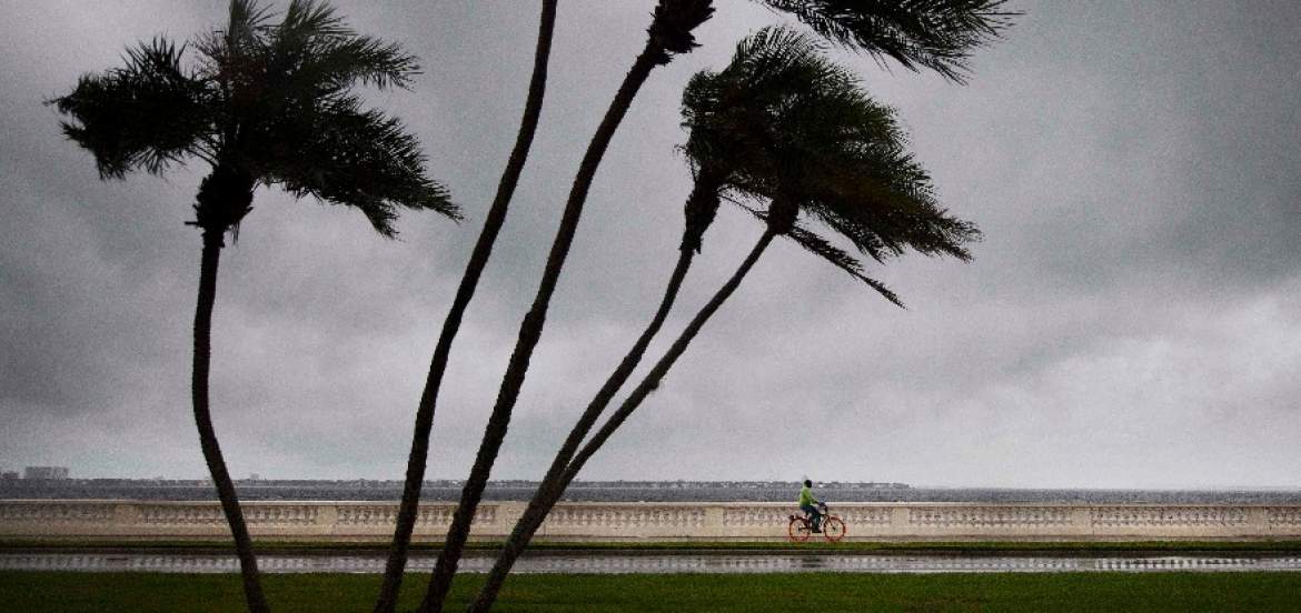 Huracán Irma baja a categoría 1, persiste riesgo de mareas de tormenta