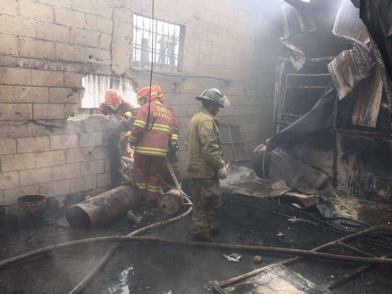 Incendio en taller en Mixco