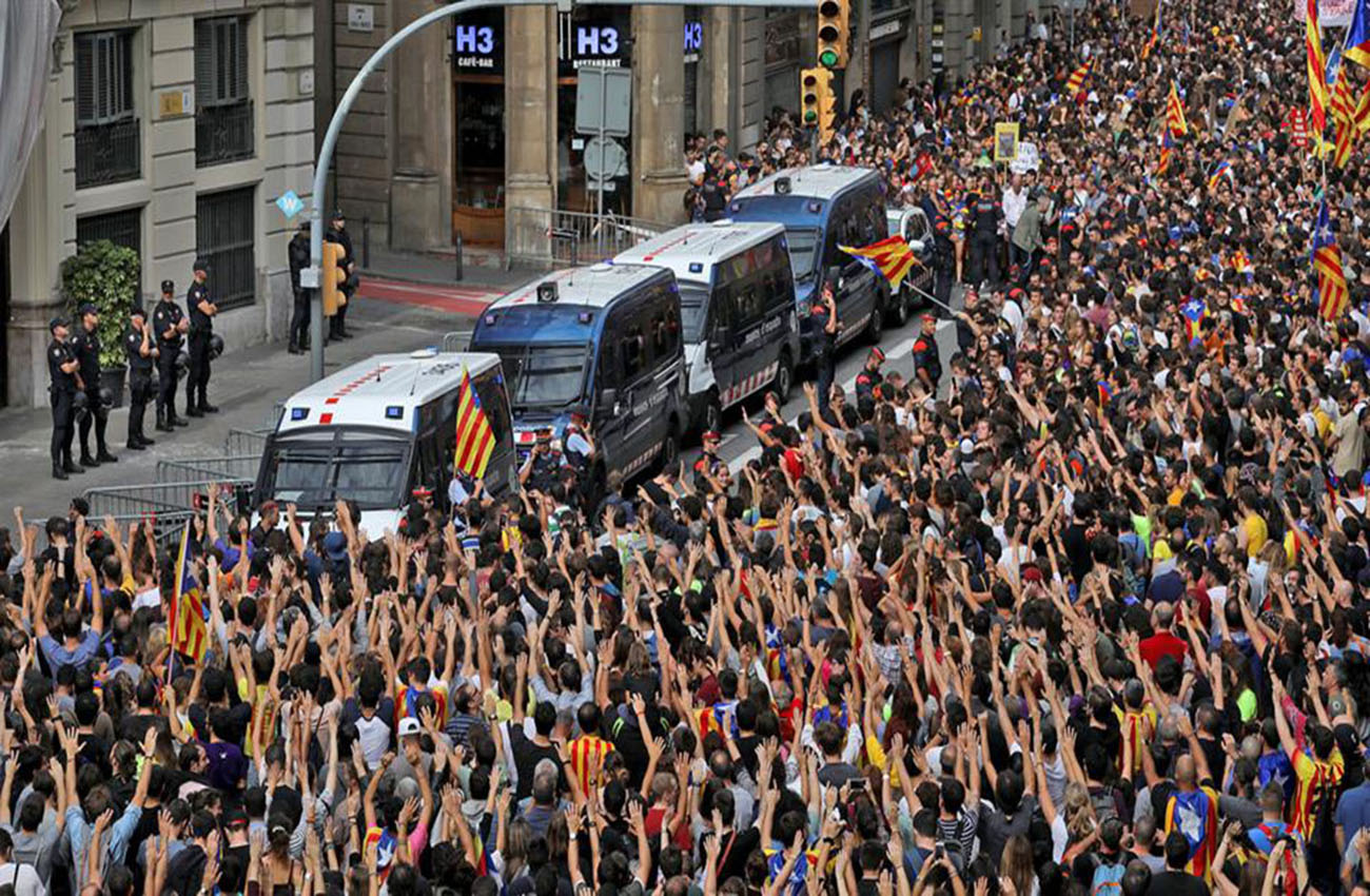 Acoso a la policía nacional española en Cataluña