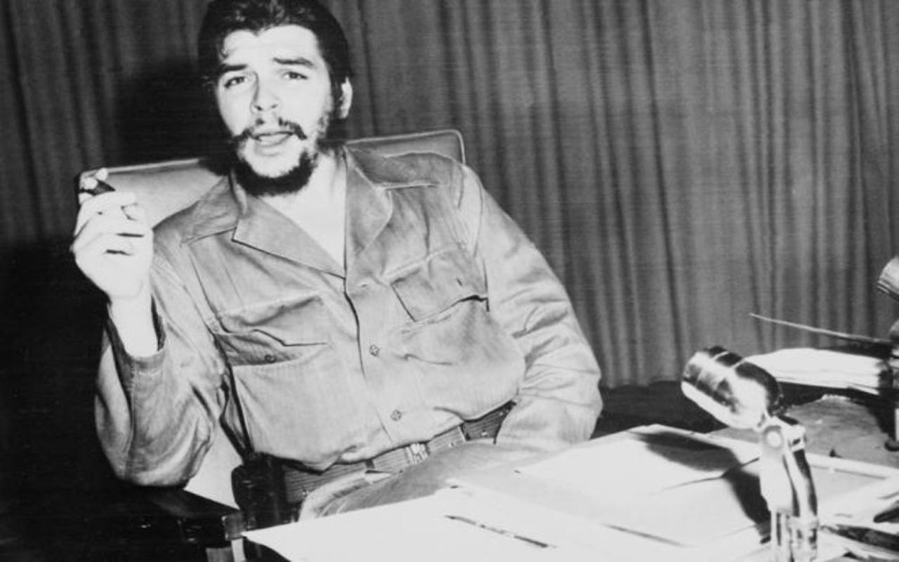 Ante el cadáver del "Che" Guevara, el reportaje de la AFP en 1967