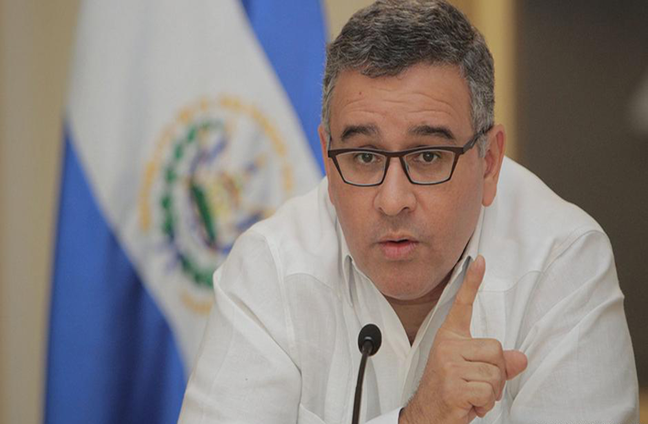 Corte salvadoreña pide informe sobre viajes de expresidente Funes