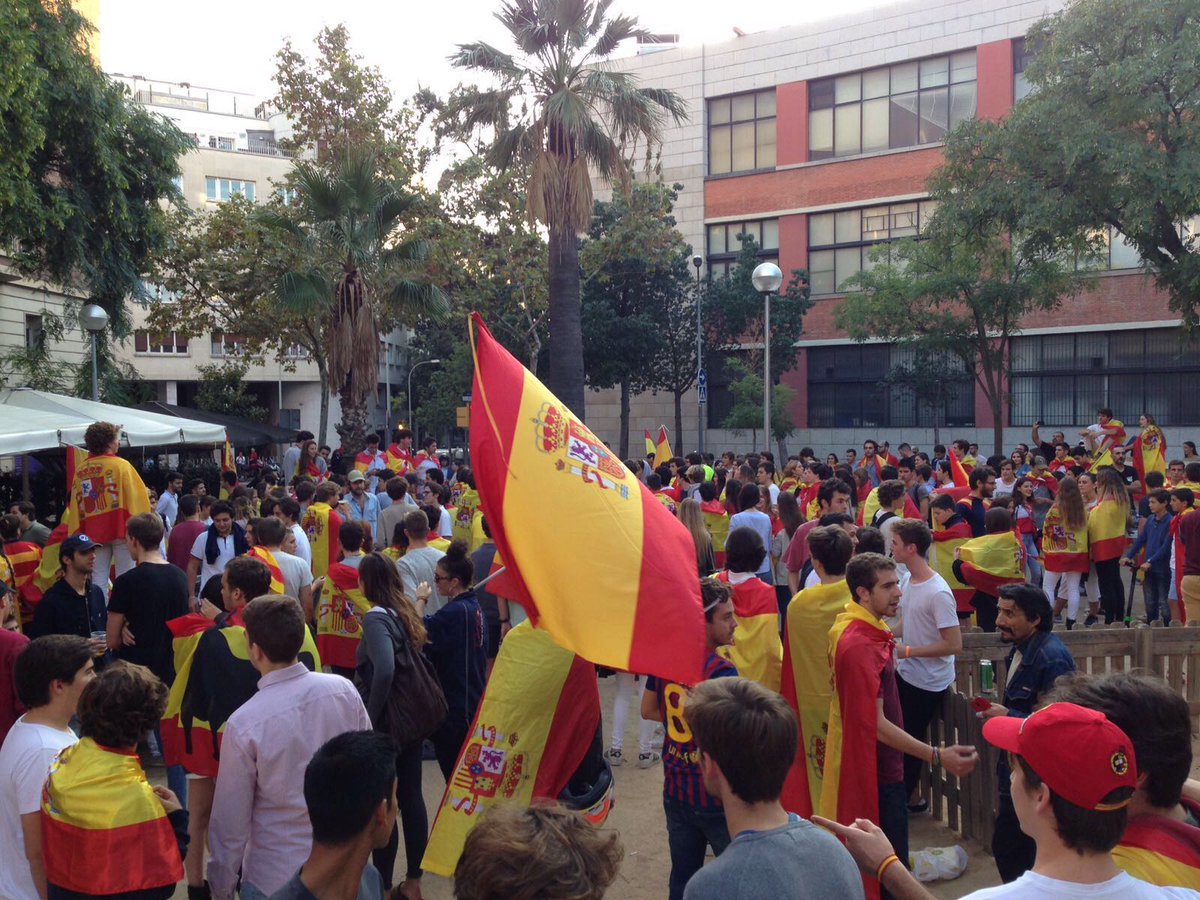 Unas 700 mil personas protestan contra violencia policial en Barcelona, según Policía