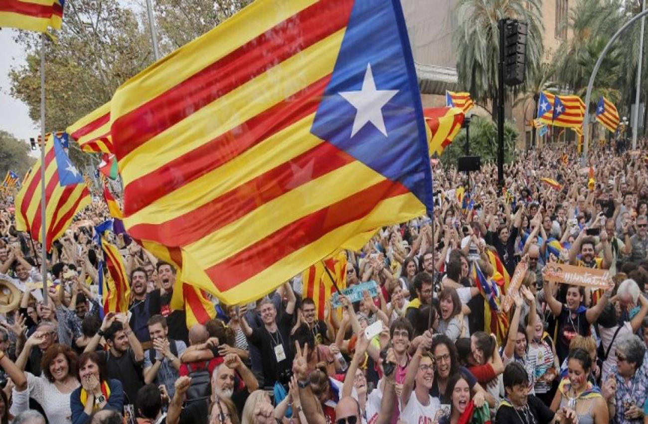 Tribunal Constitucional español suspende declaración de independencia de Cataluña