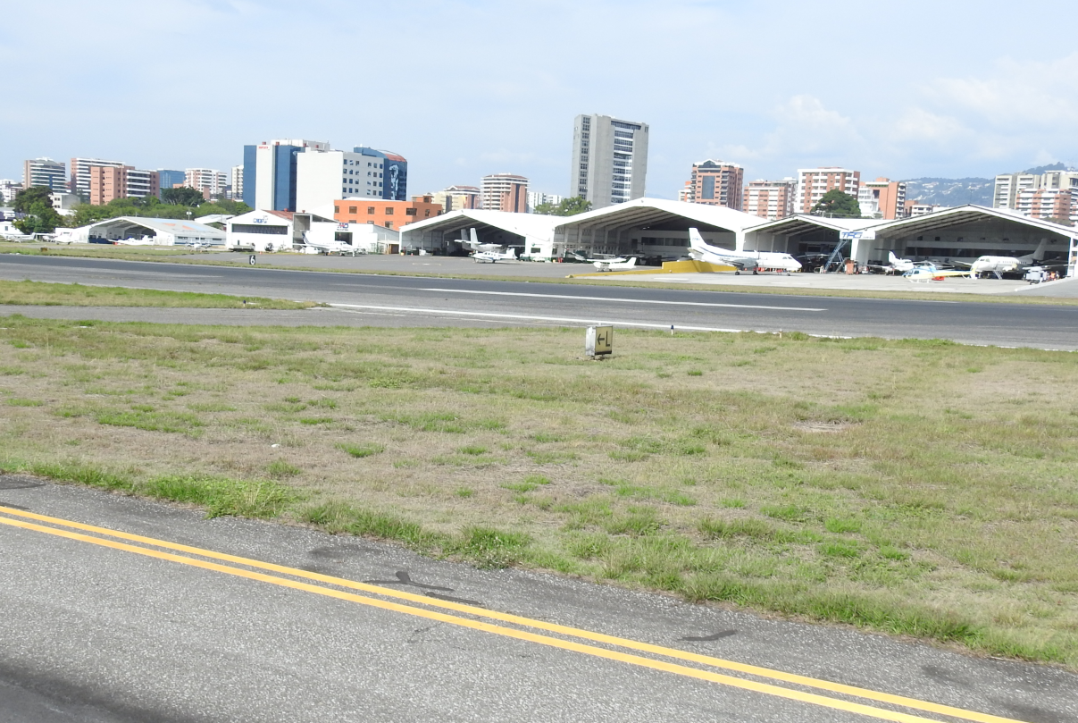 PDH y Asociación de Líneas Aéreas hablan de la certificación del Aeropuerto La Aurora