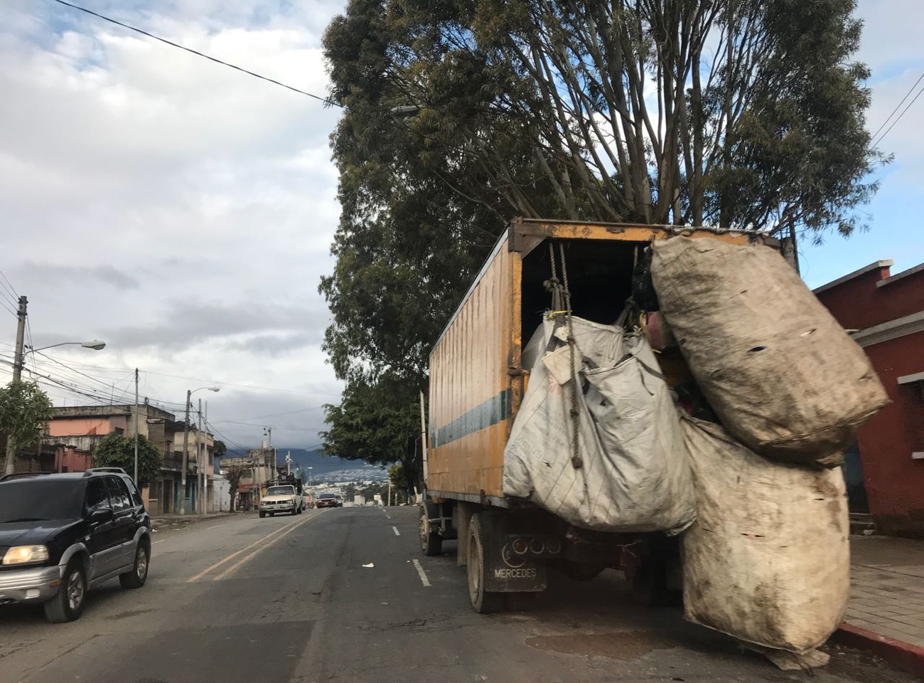 Autoridades investigan muerte de recolectores de basura