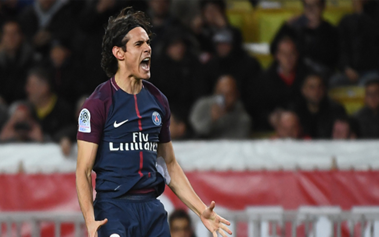 Cavani citado por tribunal italiano por demanda de un exempleado