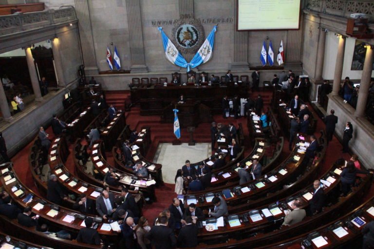 Congreso deberá pagar a diputados Bono 14 y Aguinaldo