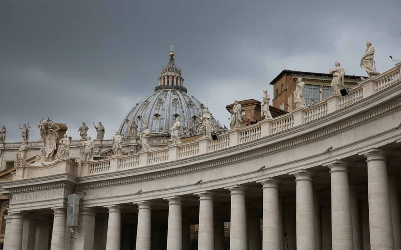 Despiden al subdirector del banco del Vaticano