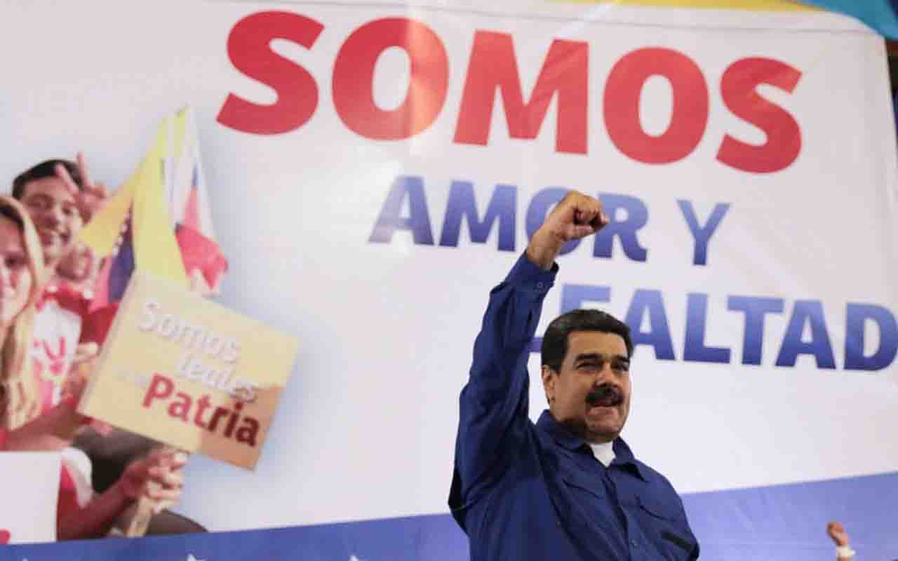 Maduro exige que oposición pida a EEUU levantar sanciones financieras