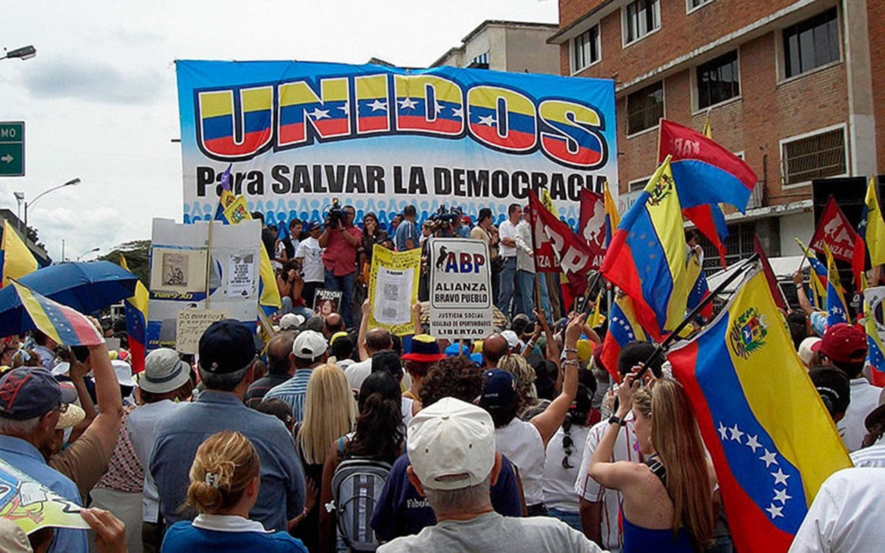 Opositores venezolanos proponen escoger este año candidato presidencial