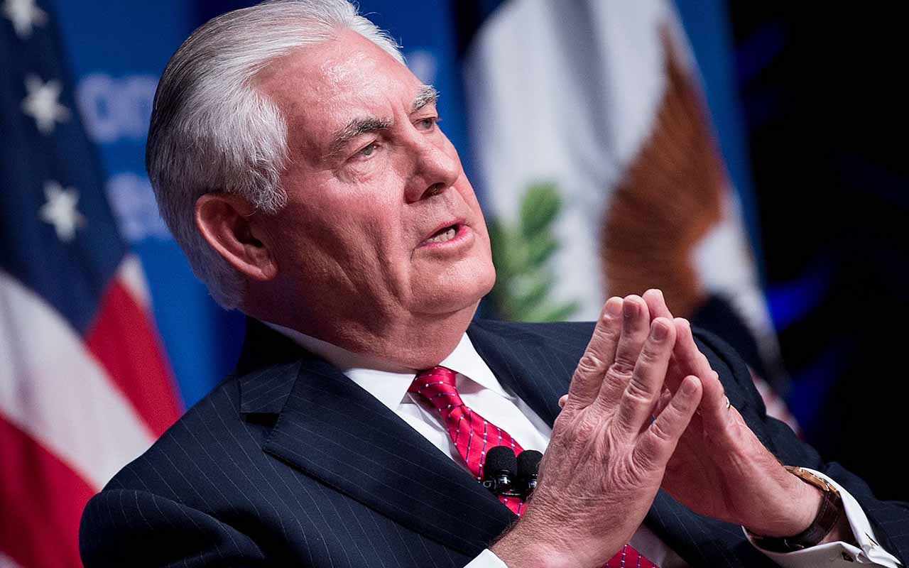 Rex Tillerson "continúa al frente del Departamento de Estado"