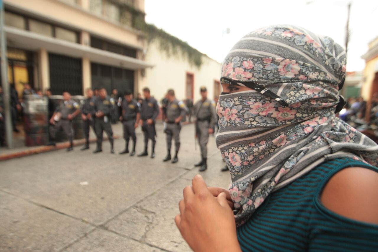 Familiares de reos manifiestas Emisoras Unidas EU Guatemala