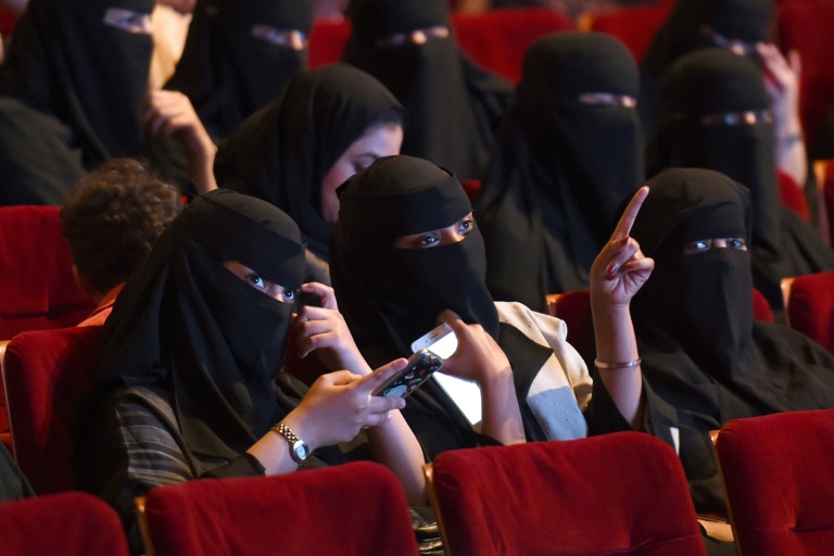 Levantan prohibición de cines Arabia Saudí