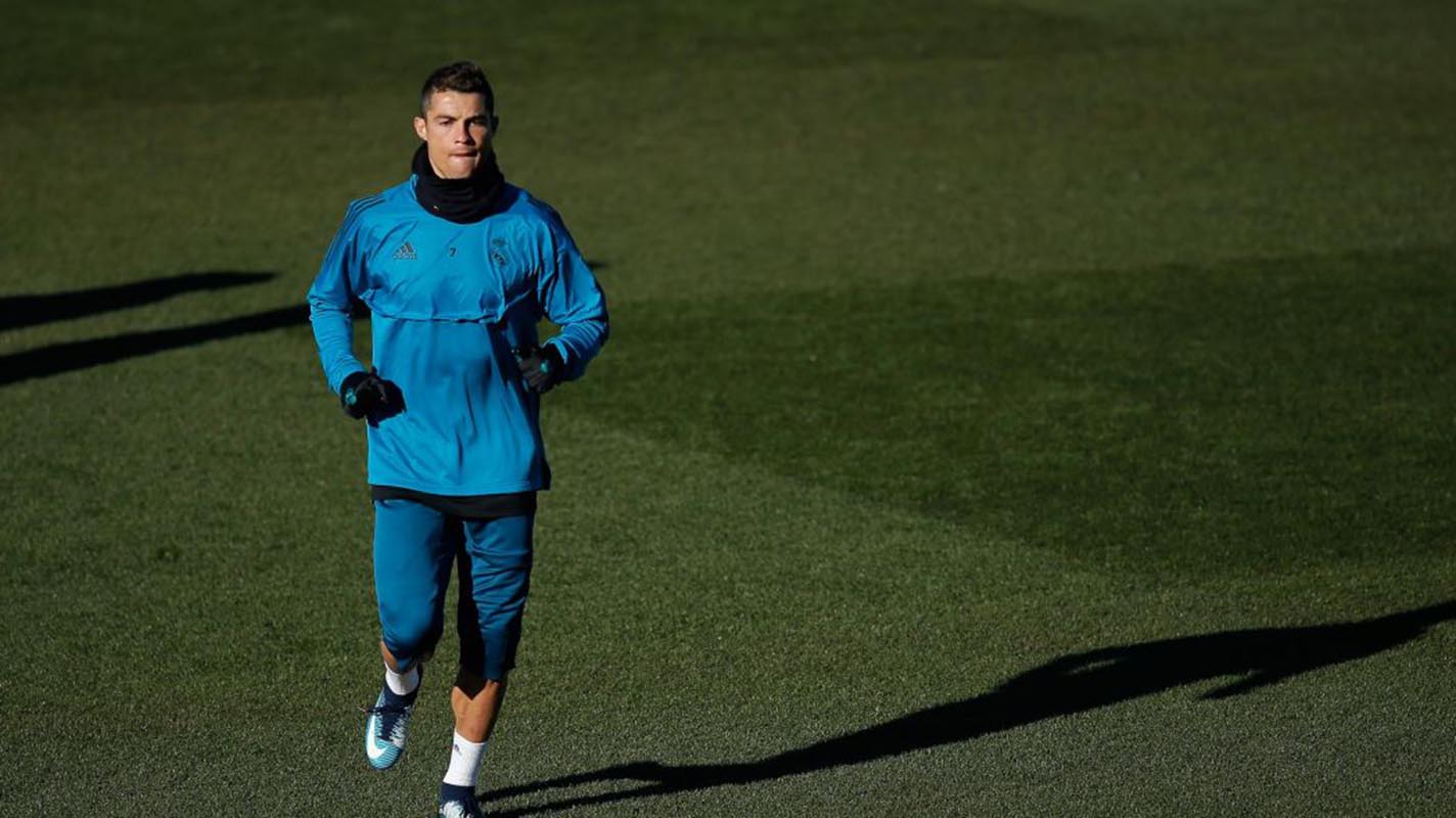 Cristiano vuelve a entrenarse con el grupo la víspera del clásico