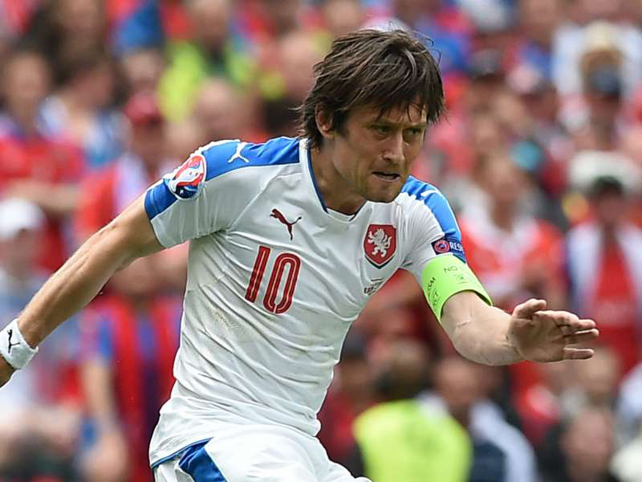 El checo Tomas Rosicky, antiguo jugador del Arsenal, anuncia su retiro