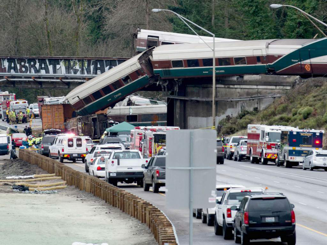 El tren que descarriló en EEUU iba a más del doble de la velocidad permitida