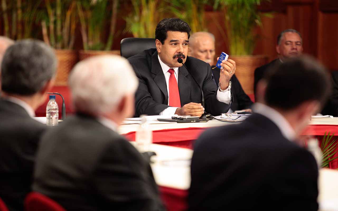 Gobierno de Maduro y oposición relanzan negociaciones entre escepticismo