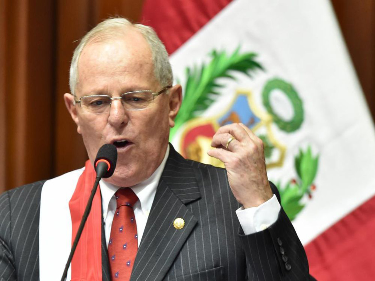 Kuczynski en el umbral de ser destituido por el Congreso en Perú