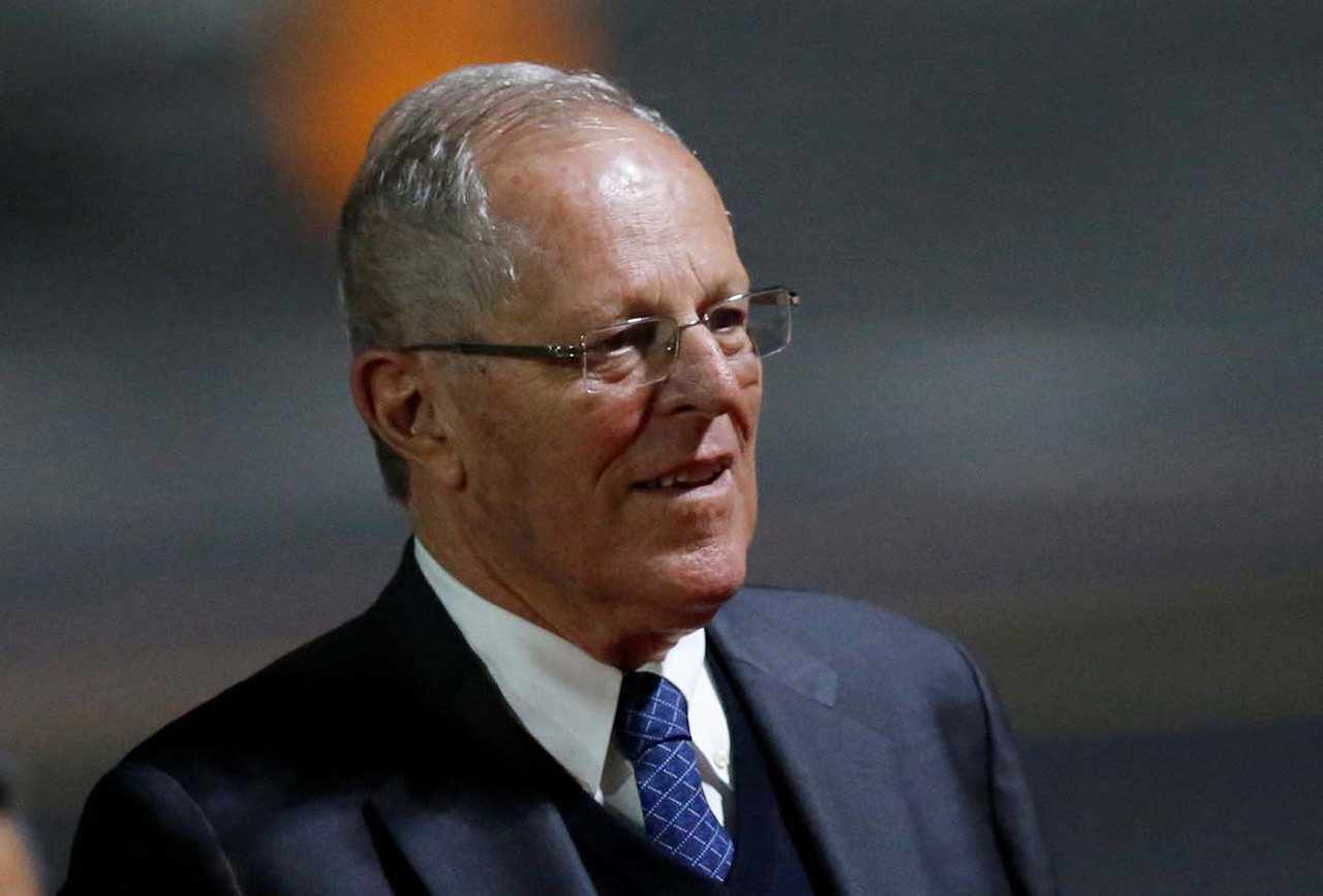 Kuczynski se defiende ante un Congreso peruano decidido a destituirlo