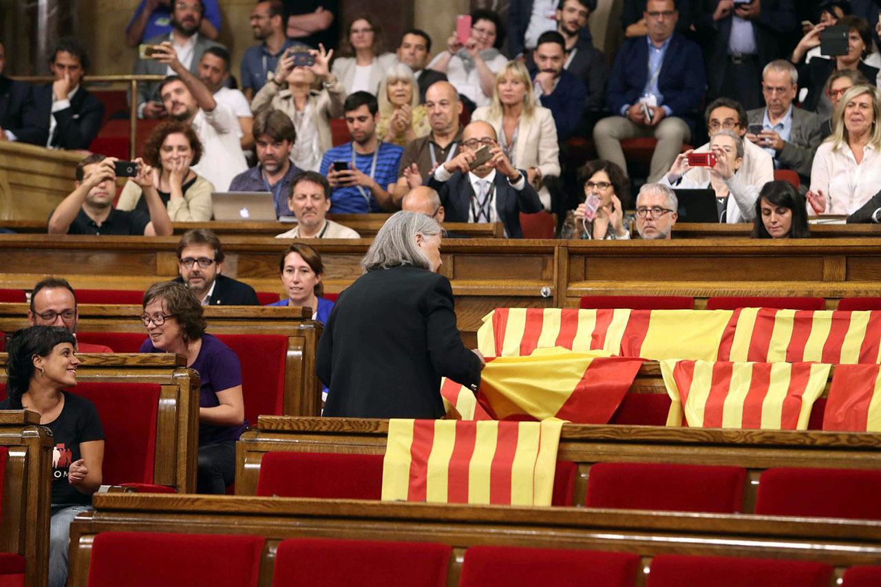 La política española, paralizada por Cataluña y las divisiones partidistas