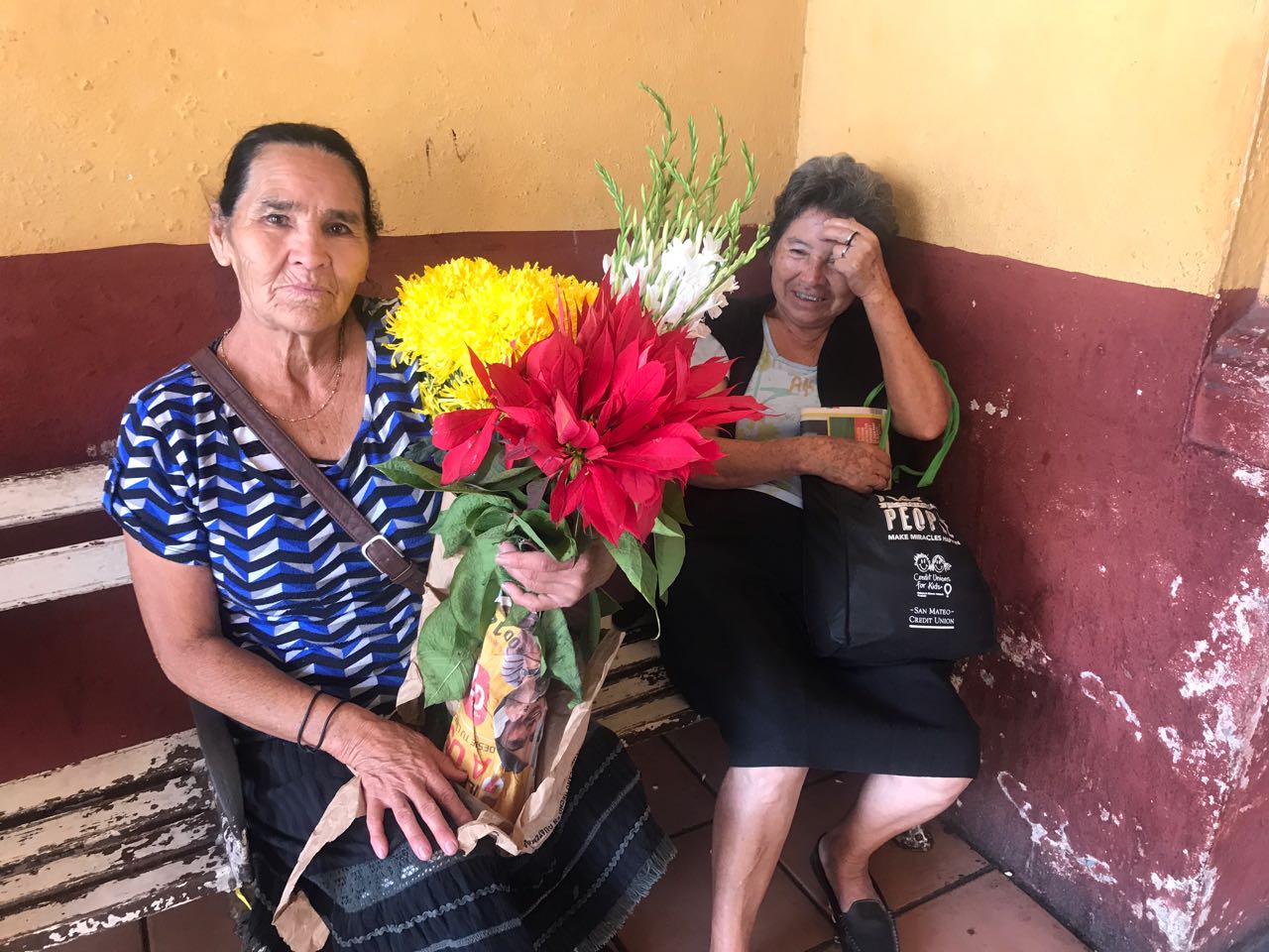 Guatemaltecos visitan el cementerio General EU Emisoras Unidas Guatemala