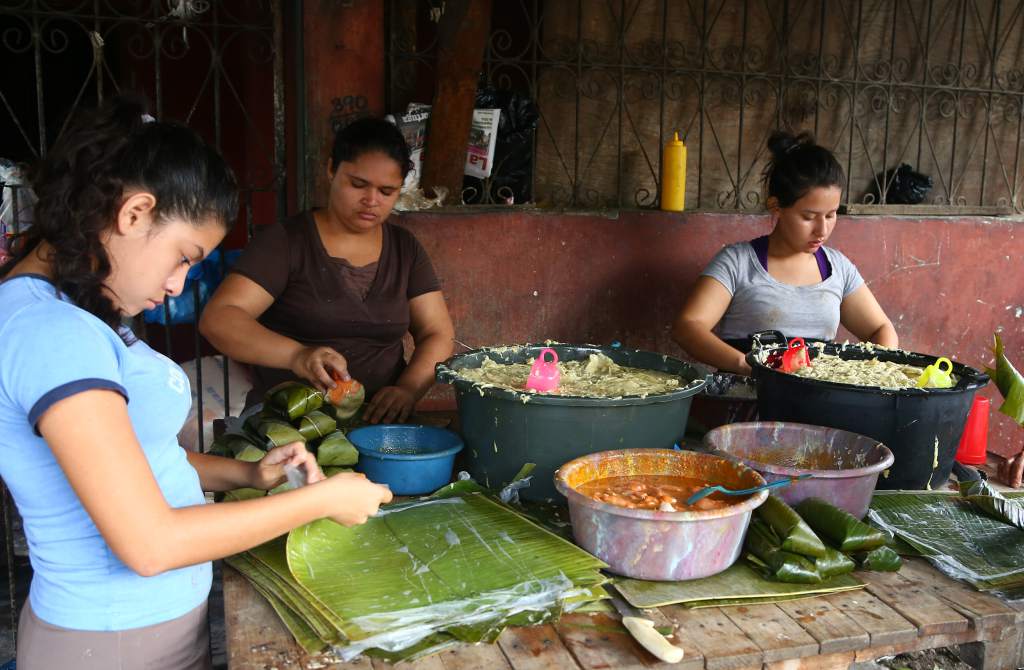 Preparación de tamales Emisoras Unidas EU Guatemala