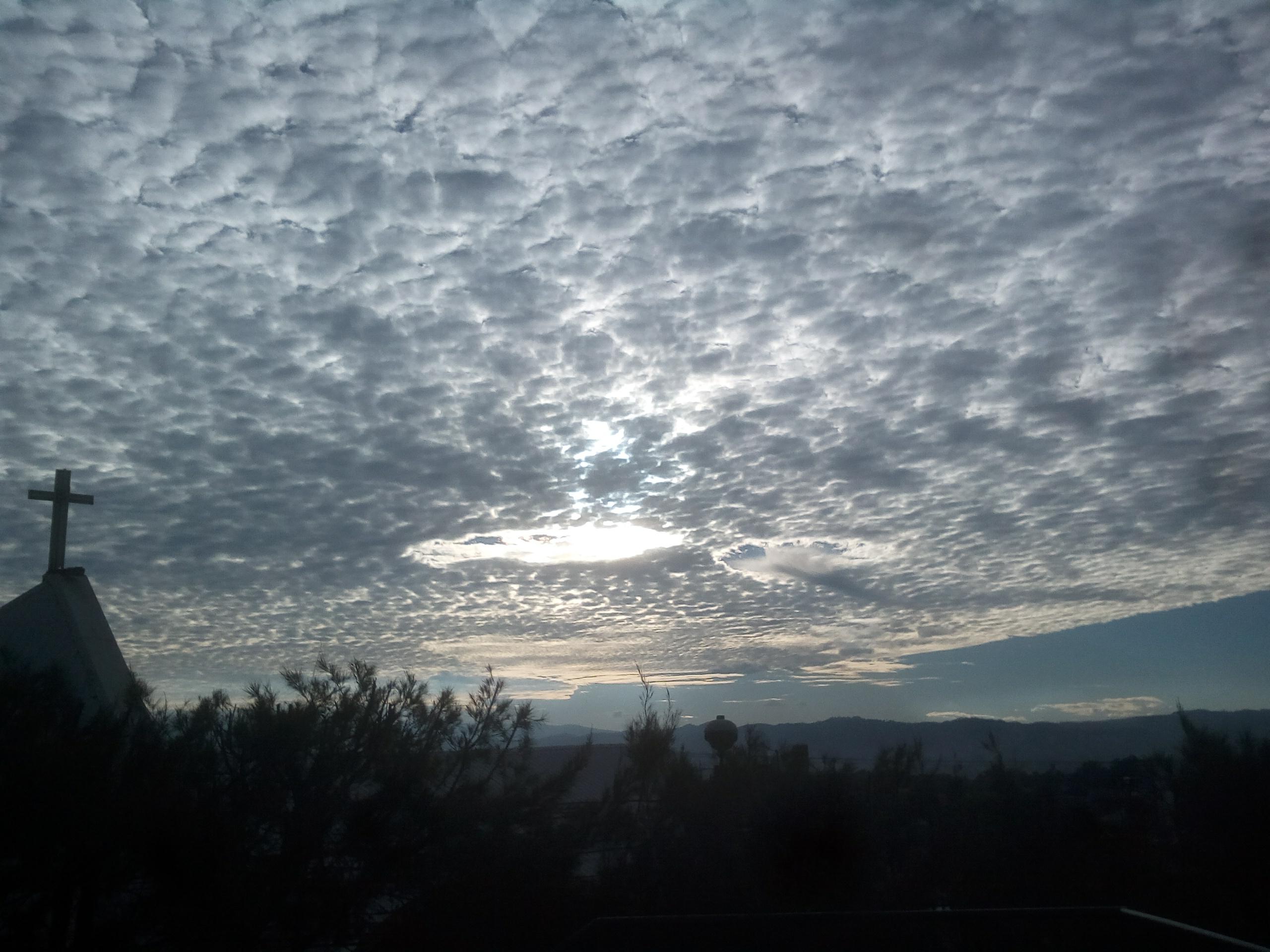 Nubes cirrus EU Emisoras Unidas Guatemala