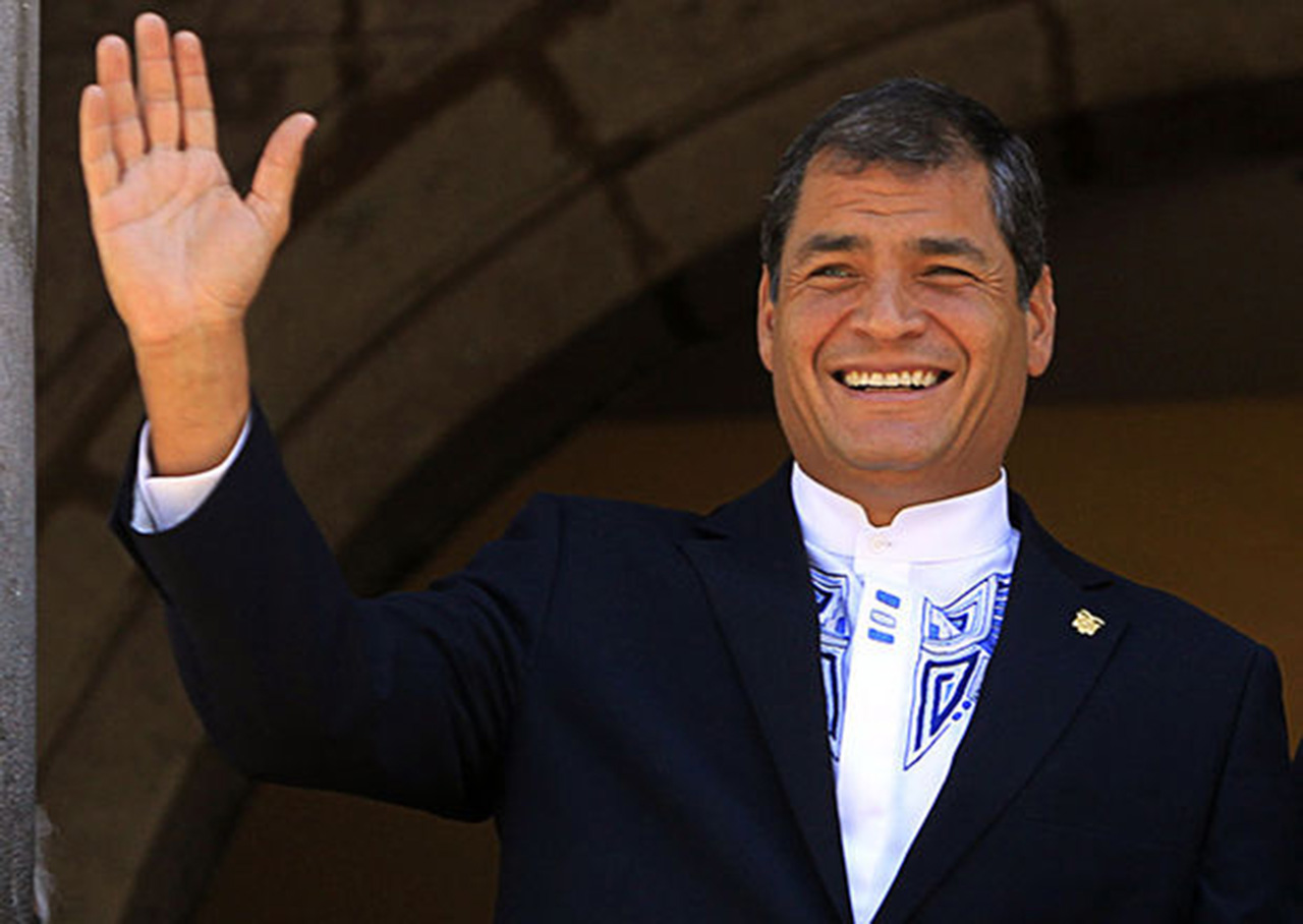 Correa llegó a Ecuador para campaña a favor de reelección indefinida