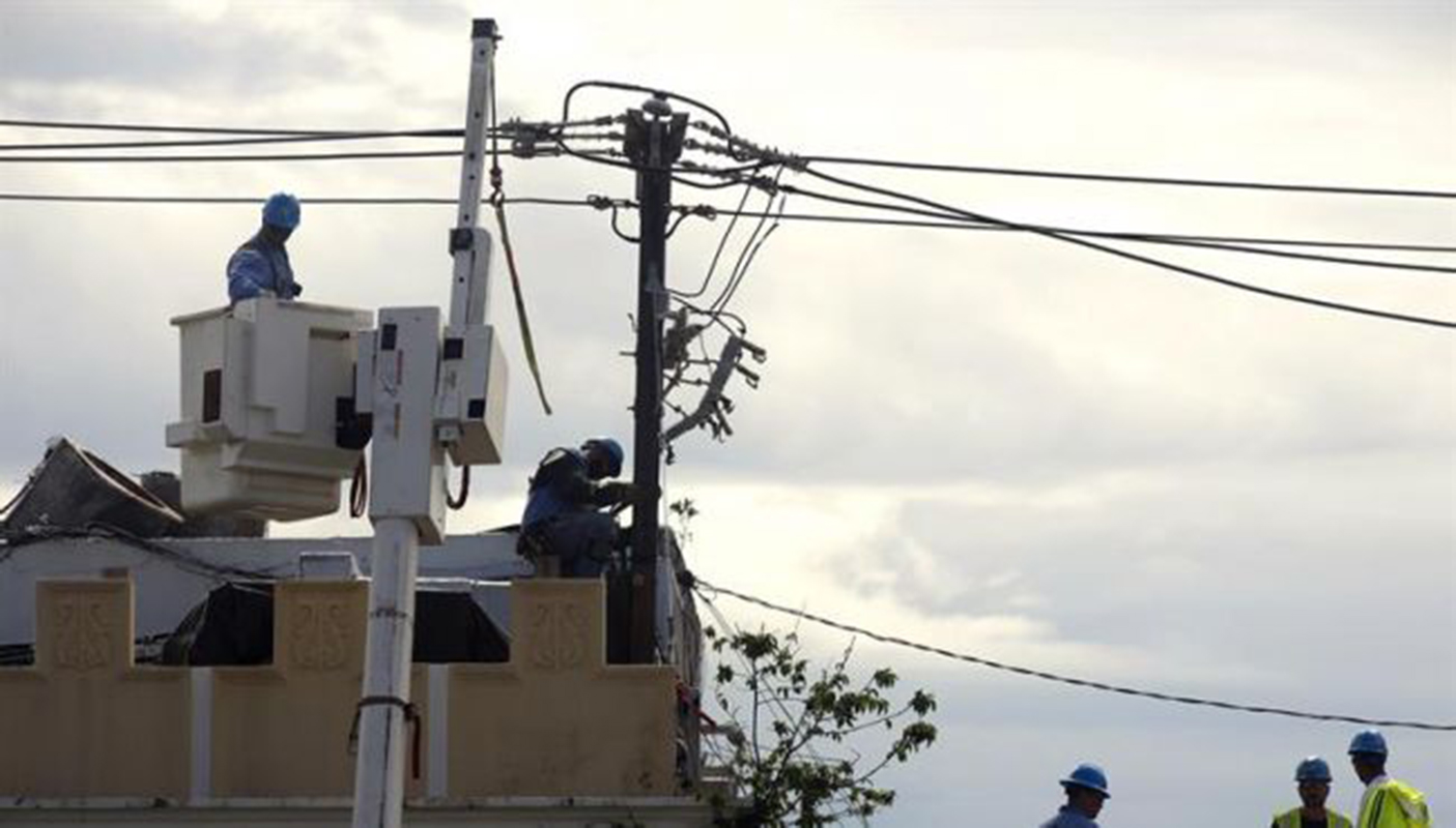 Ejecutivo de Puerto Rico pide a alcaldes no politizar restauración de electricidad