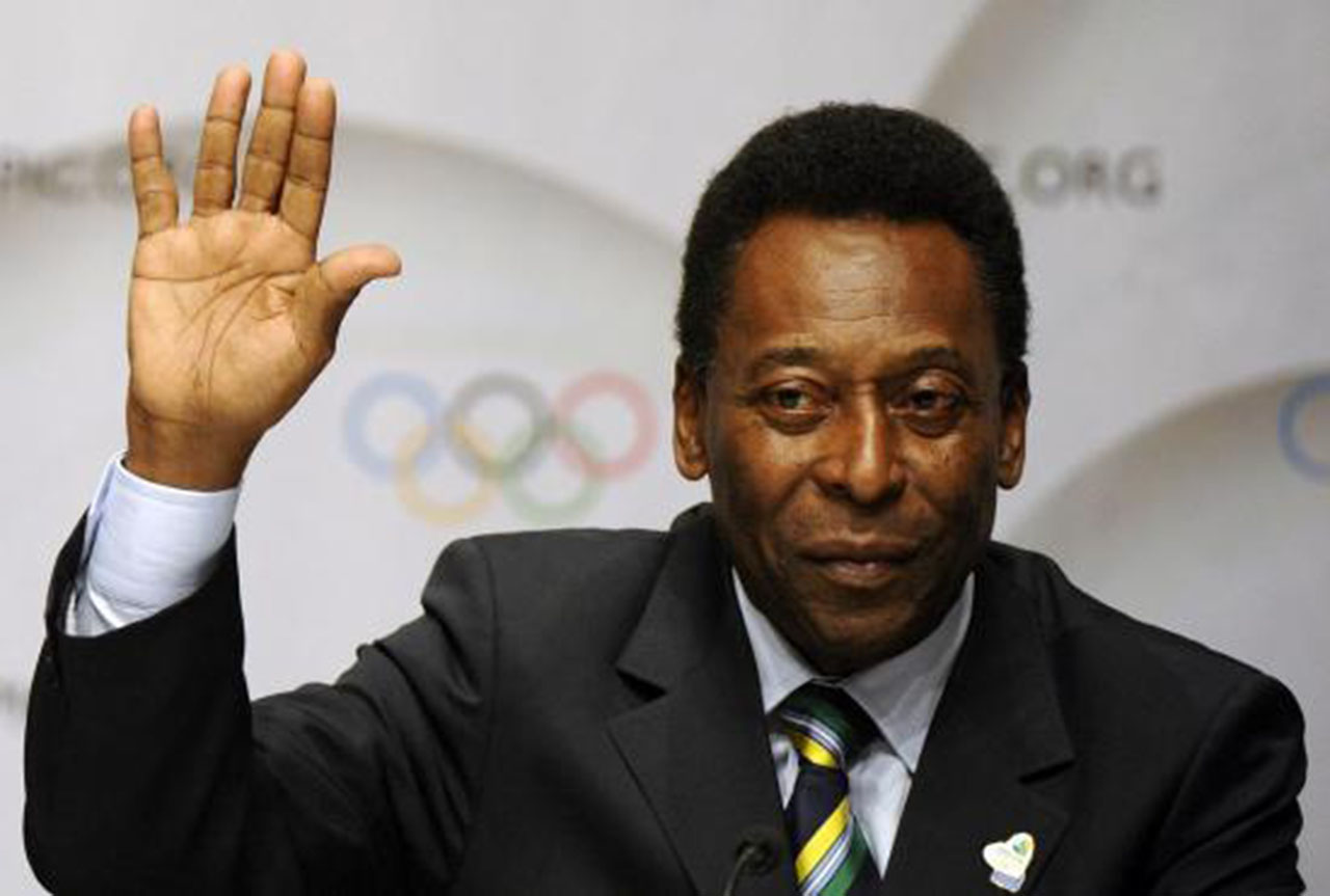 Pelé es ingresado de urgencia por un cuadro de "agotamiento severo"