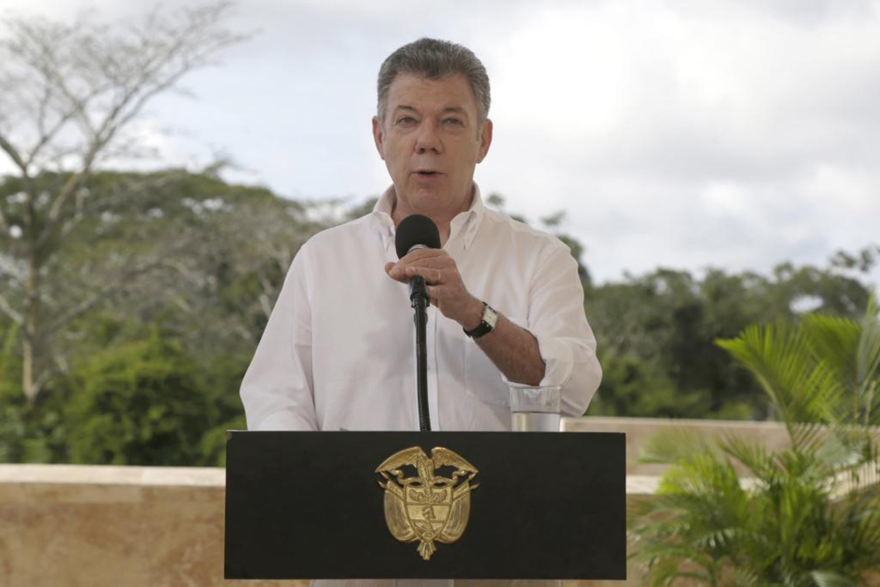 Santos suspende reanudación de diálogos con guerrilla colombiana ELN