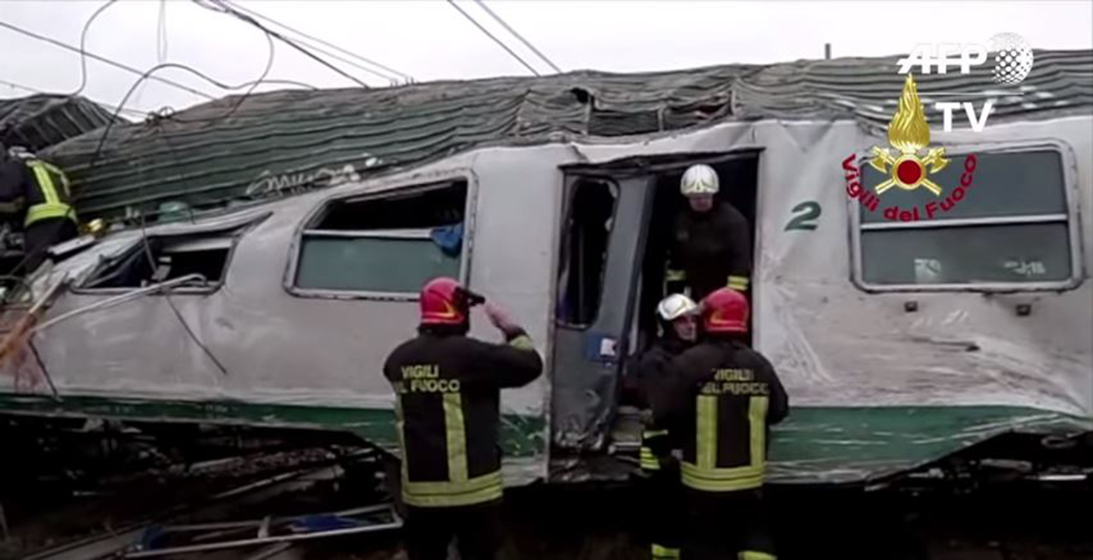 Tres muertos al descarrillar un tren cerca de Milán