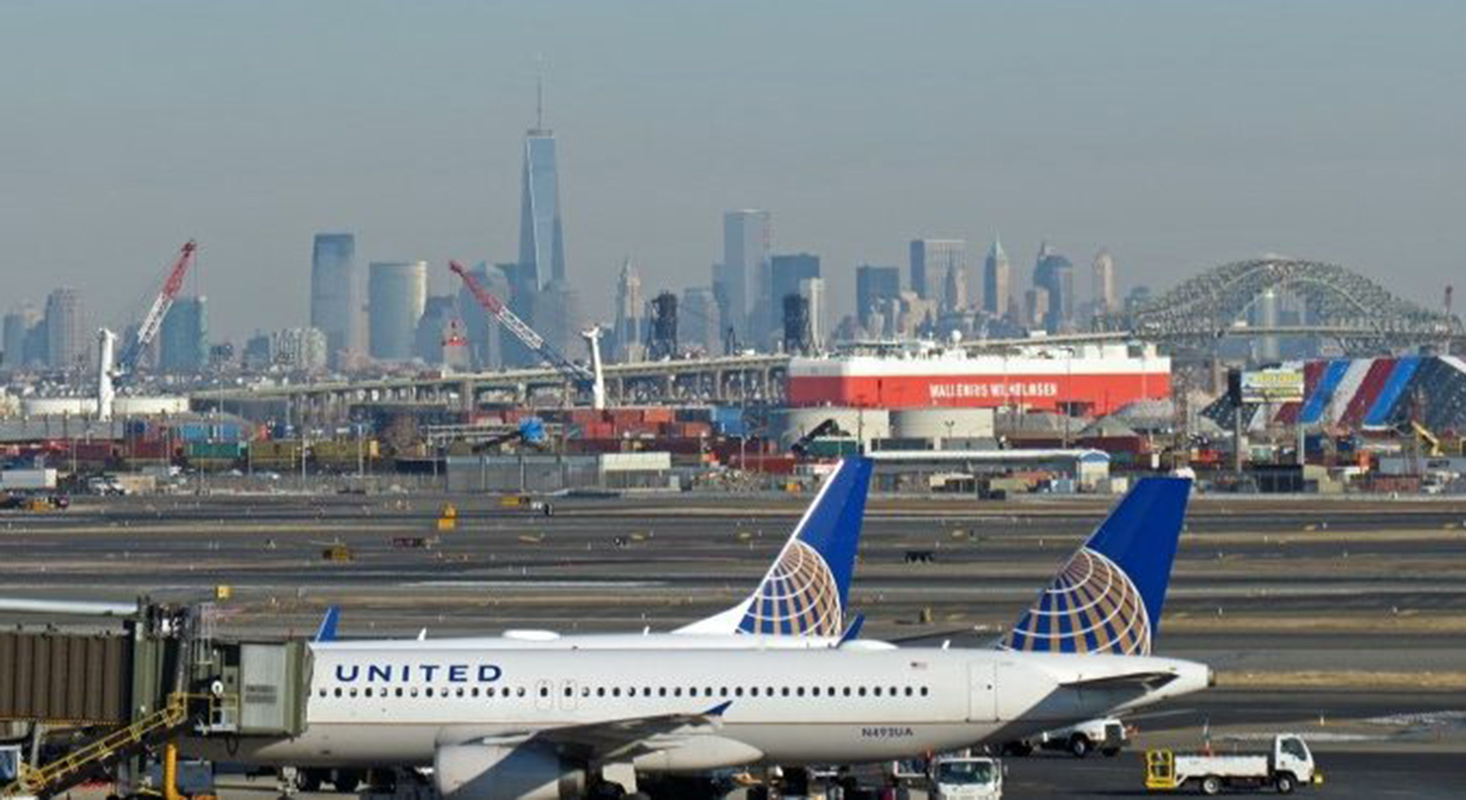 Un incendio obliga a evacuar una terminal del aeropuerto de Newark