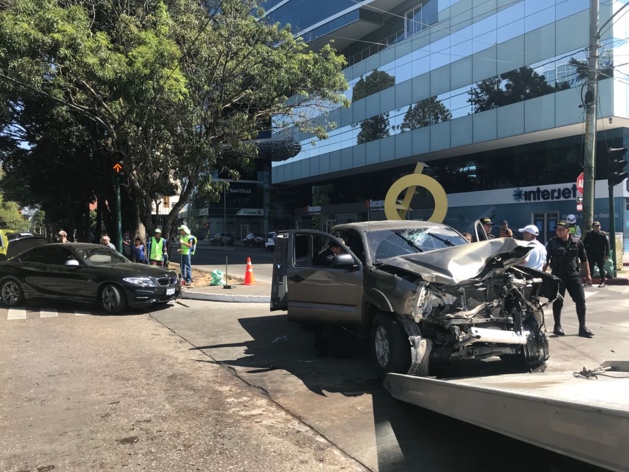 Accidente en zona 10 EU Emisoras Unidas Guatemala