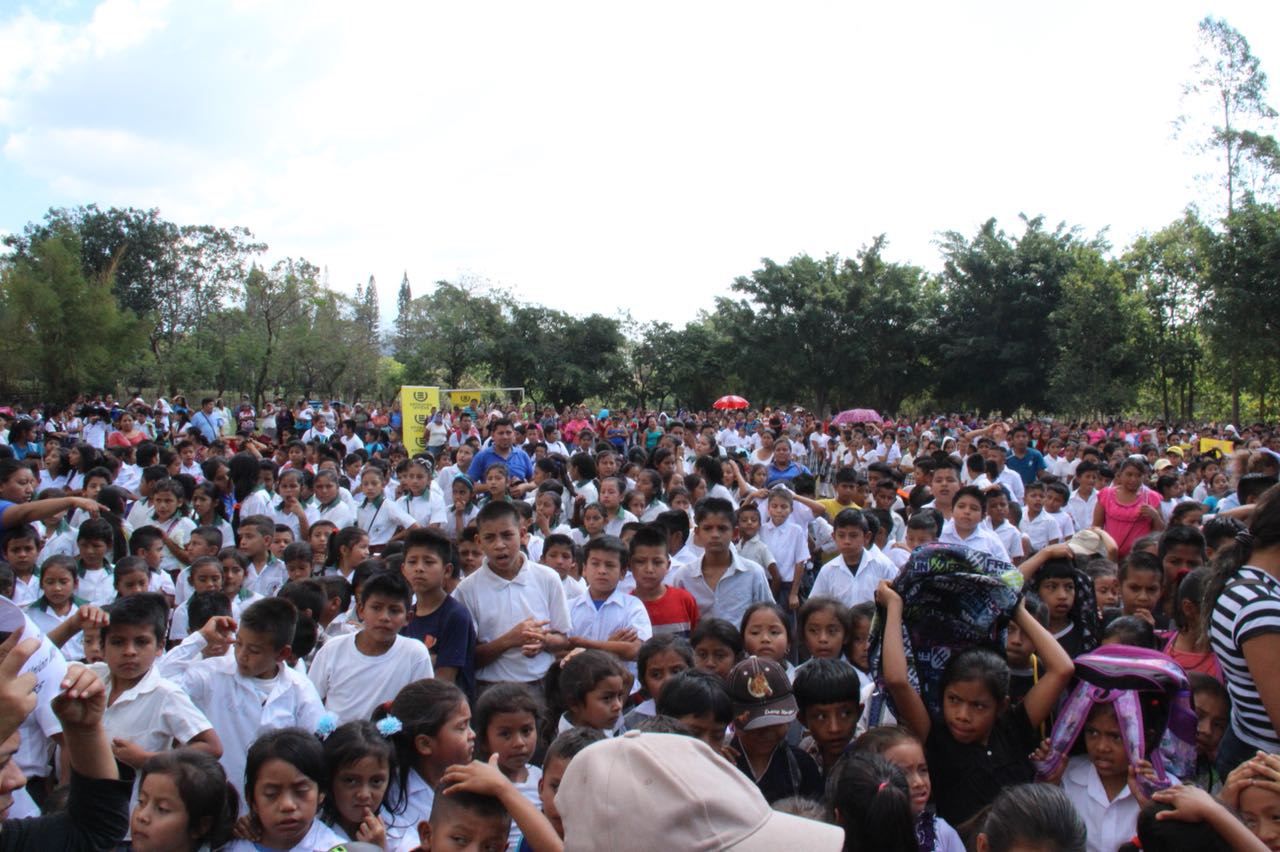 Cuadernos con Corazón EU Emisoras unidas Guatemala