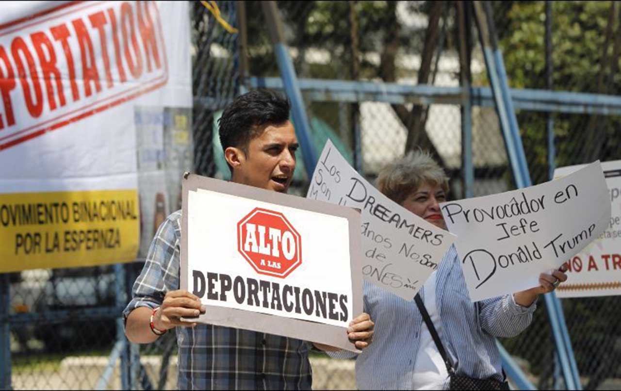 Organizaciones protestan contra posible visita de Trump a frontera con México