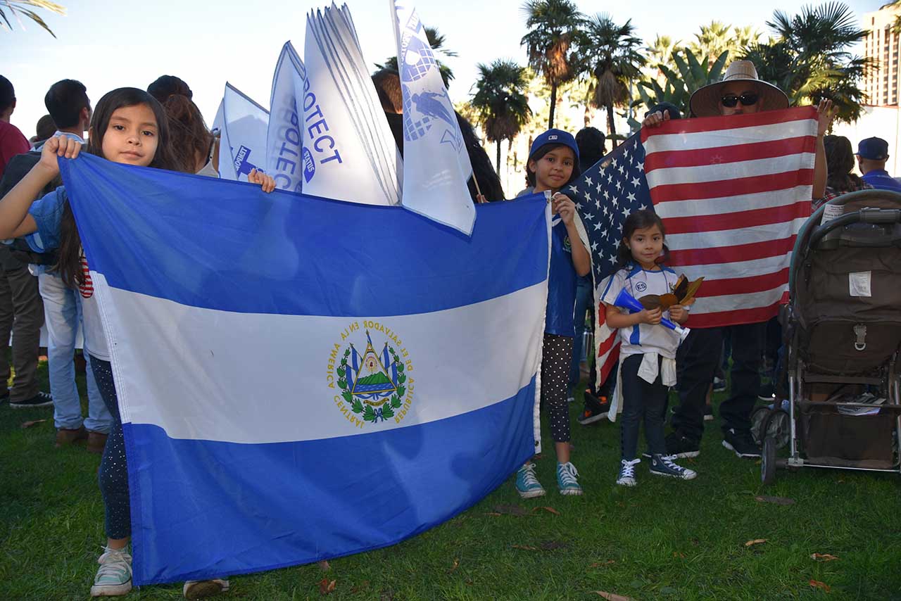 Presidente del Congreso pide a salvadoreños en EEUU reinscribirse en TPS